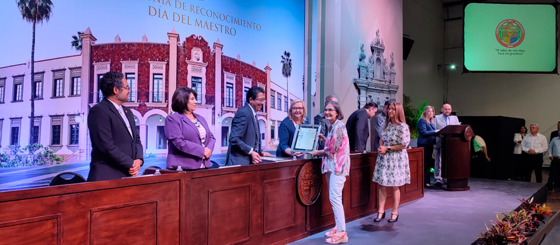 Entregan reconocimientos a académicos con 25 y hasta 55 años de ...
