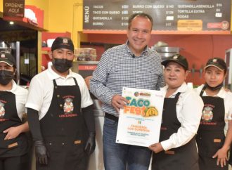 Reconoce Toño Astiazarán con distintivo a ganadores de mejor taco al pastor de Taco Fest