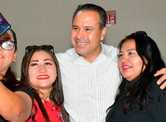 Reconoce Toño Astiazarán a madres trabajadoras del Municipio en su día