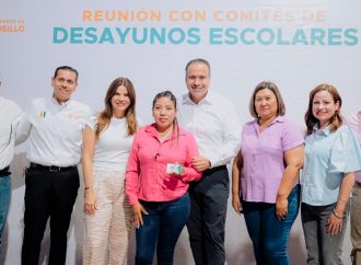 Benefician Toño Astiazarán y Patty Ruibal con servicio médico a colaboradoras del programa de desayunos escolares en la Internacional