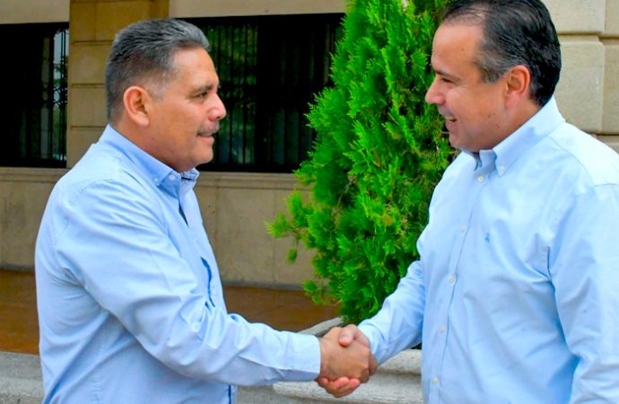Entrega Antonio Astiazarán vehículo eléctrico a ganador del sorteo “En la H cumpliendo ganas”