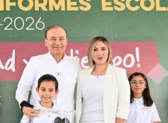 Encabeza gobernador Durazo entrega de uniformes gratuitos
