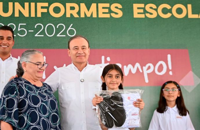 Con entrega de uniformes gratuitos, gobernador Durazo convierte a Sonora en modelo nacional de educación