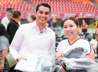 Inicia la entrega de uniformes escolares de nivel básico en todo Sonora
