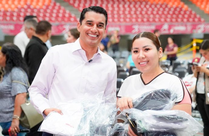 Inicia la entrega de uniformes escolares de nivel básico en todo Sonora