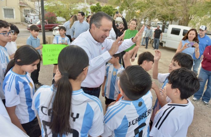 Beneficia Antonio Astiazarán a deportistas de Los Ángeles con cancha nueva