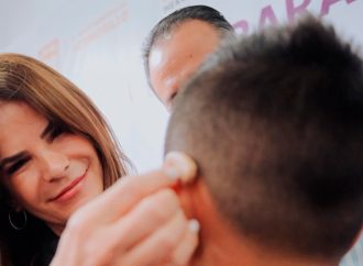 Apoyan Toño Astiazarán y Patty Ruibal con dispositivos auditivos en colaboración con empresas