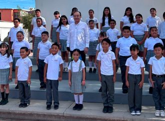 Entregó gobernador Alfonso Durazo desayunos escolares y libros de texto en Hermosillo