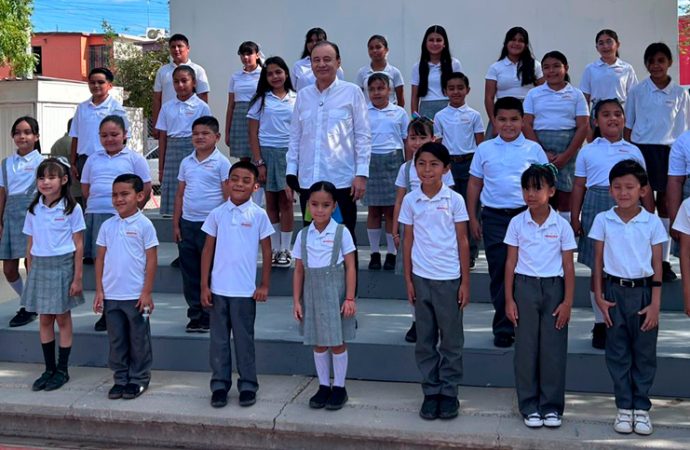 Entregó gobernador Alfonso Durazo desayunos escolares y libros de texto en Hermosillo