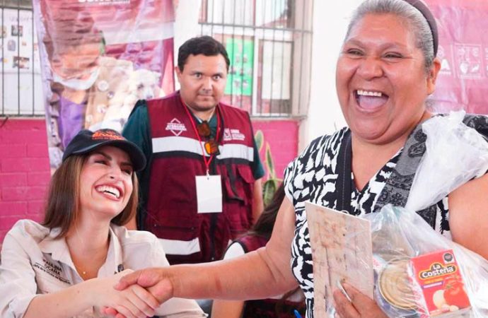 Feria de servicios gratuitos llega a Bahía de Kino con atención directa del gobierno