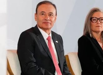 Gobernadores Durazo y Hobbs se reúnen en la plenaria Sonora-Arizona para definir ruta de desarrollo binacional
