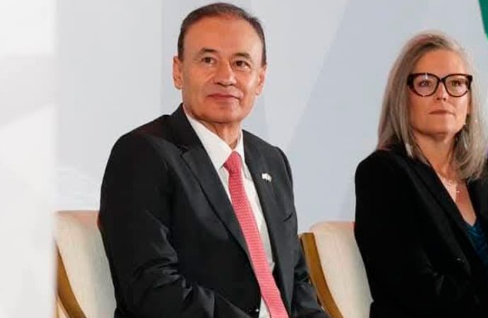Gobernadores Durazo y Hobbs se reúnen en la plenaria Sonora-Arizona para definir ruta de desarrollo binacional