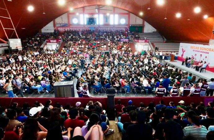 Becas y apoyos económicos del Gobierno de Sonora benefician a más de 5 mil personas en el sur del estado
