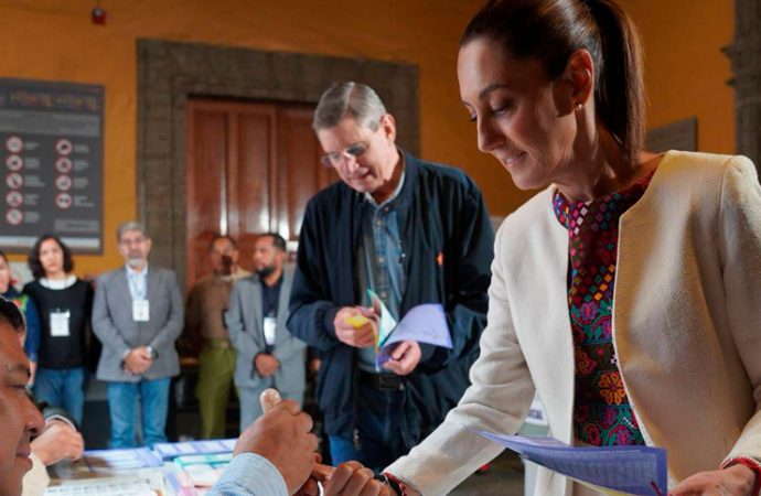 Claudia Sheinbaum participa en histórica elección del Poder Judicial