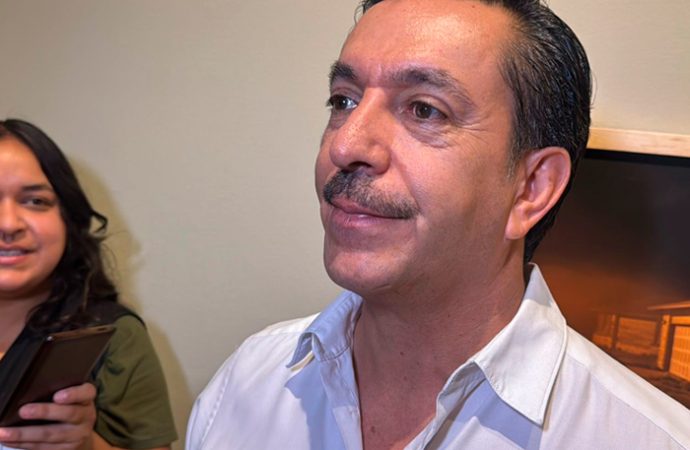 Lamenta David Figueroa la situación de migrantes mexicanos en California