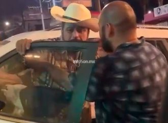 Sujeto ebrio roba patrulla eléctrica y la estrella contra comercio en Hermosillo