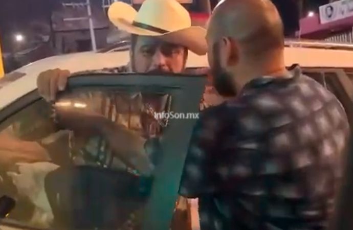Sujeto ebrio roba patrulla eléctrica y la estrella contra comercio en Hermosillo