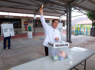 “Hoy el pueblo elige justicia con dignidad”: Heriberto Aguilar vota en Guaymas y llama a la participación