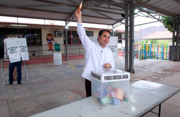 “Hoy el pueblo elige justicia con dignidad”: Heriberto Aguilar vota en Guaymas y llama a la participación