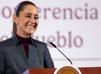 Sheinbaum llama a la población a mantener la calma y atender indicaciones por huracán Erick