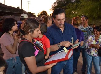 Lleva servicios básicos David Figueroa a vecinos de la Machi López