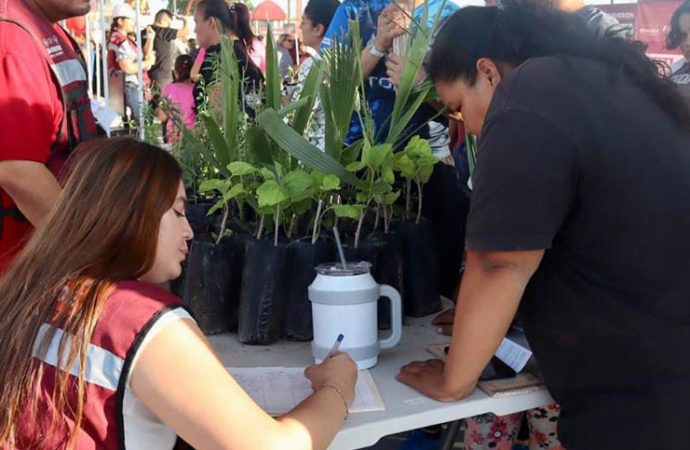 Durazo lleva feria de trámites gratuitos a vecinos de la colonia La Caridad
