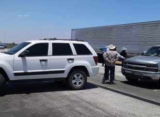 Bloquean yaquis la México 15 en exigencia de agua potable