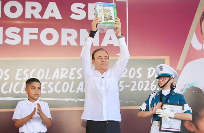 Gobernador Durazo arranca distribución de libros de texto y desayunos gratuitos para alumnos de educación básica