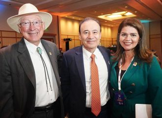 Reconocen a Ken Salazar por ser aliado del desarrollo entre Arizona y Sonora