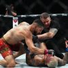 Topuria se lleva campeonato de UFC y feroces críticas por golpear a su rival ya noqueado