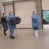 Hallan cuerpo decapitado en vivienda y cabeza en hielera en un supermercado Soriana