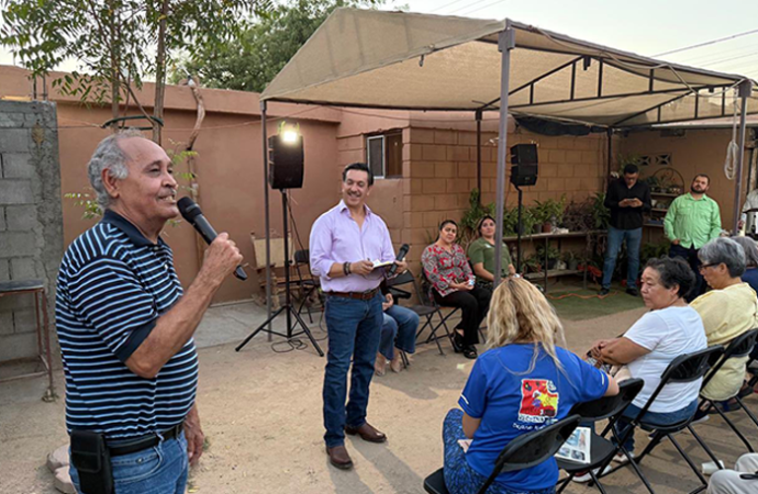 Atiende David Figueroa a vecinos de la colonia Camino Real