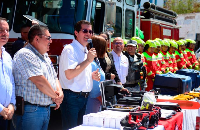 Bomberos de Navojoa recibe moderno equipo, instrumental y ambulancia especializada