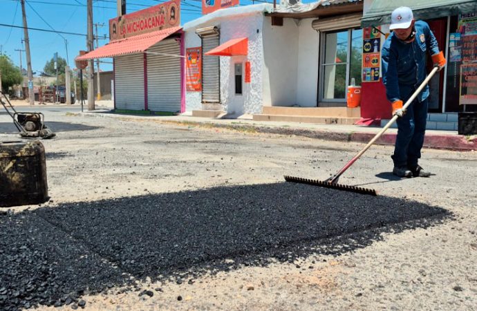 Continúa Gobierno Municipal con rehabilitación y mantenimiento de calles en colonias de Hermosillo