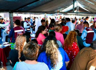 Gobernador Durazo acerca servicios gratuitos de “Sonora Atiende” a familias de la colonia Palo Verde