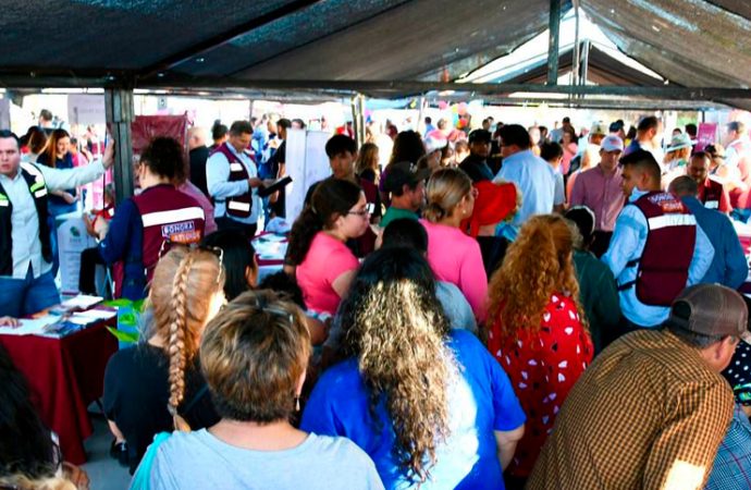 Gobernador Durazo acerca servicios gratuitos de “Sonora Atiende” a familias de la colonia Palo Verde