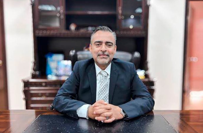 Habrían retirado visa al alcalde de Peñasco Óscar Castro