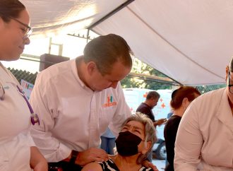 Acerca Toño Astiazarán atención y servicios del municipio a la colonia Ley 57