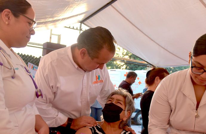 Acerca Toño Astiazarán atención y servicios del municipio a la colonia Ley 57