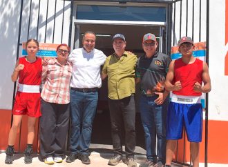 Inauguran Toño Astiazarán y Julio César Chávez rehabilitación de campo de fútbol y gimnasio de box en Los Olivos