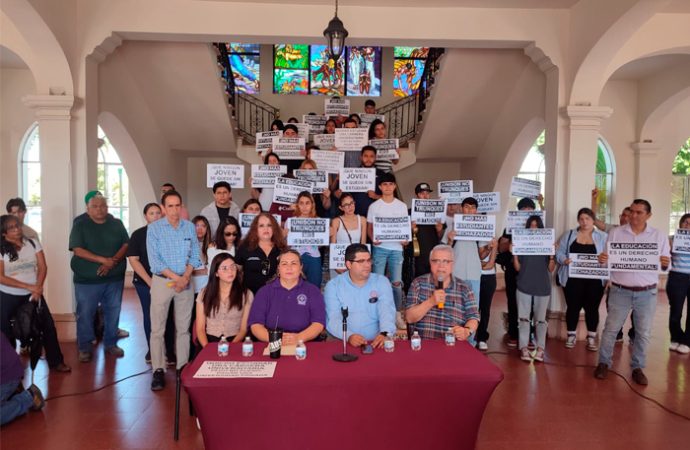 Reclaman padres de familia y maestros apertura de más espacios de ingreso a la Unison