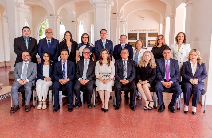 Renueva Unison su estructura directiva bajo la gestión de Dena Camarena