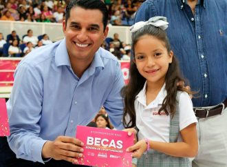 6 mil becas para niños y niñas cajemenses