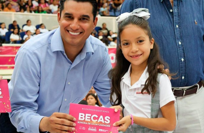 6 mil becas para niños y niñas cajemenses