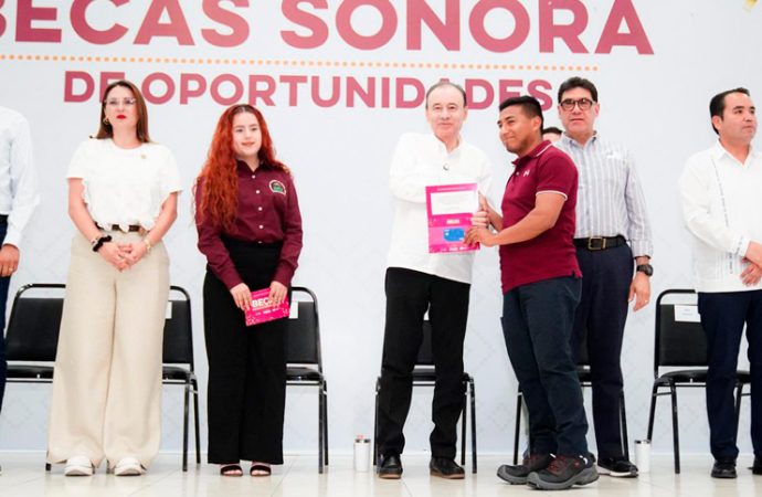 Durazo impulsa transformación de Nogales con becas universitarias y modernización de carretera