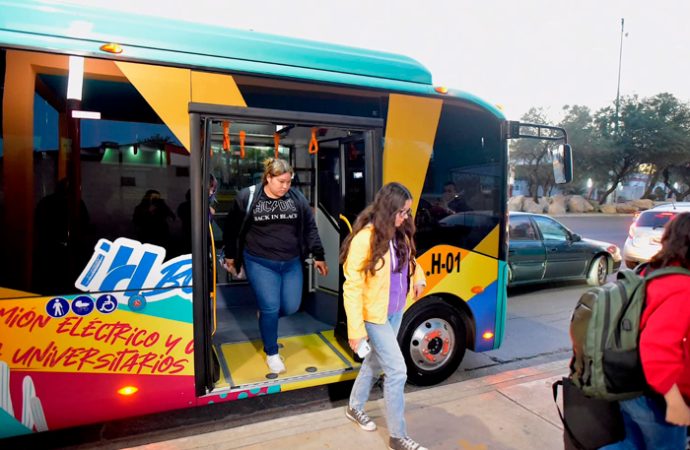 Llaman a estudiantes universitarios a renovar su vigencia de H BUS