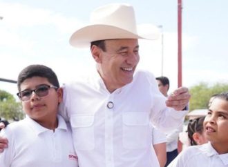 Avanza entrega de uniformes escolares en Nogales; alcanza el 95 %