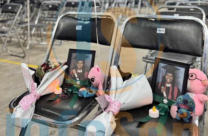 Dos sillas vacías, un diploma y un globo: la graduación con luto por las gemelas asesinadas en Hermosillo