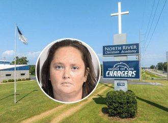 Arrestan a profesora cristiana en Alabama por acceder carnalmente a alumno menor de edad