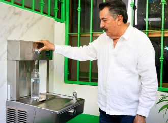 Inaugura Javier Lamarque bebedero público en edificio de OOMAPASC